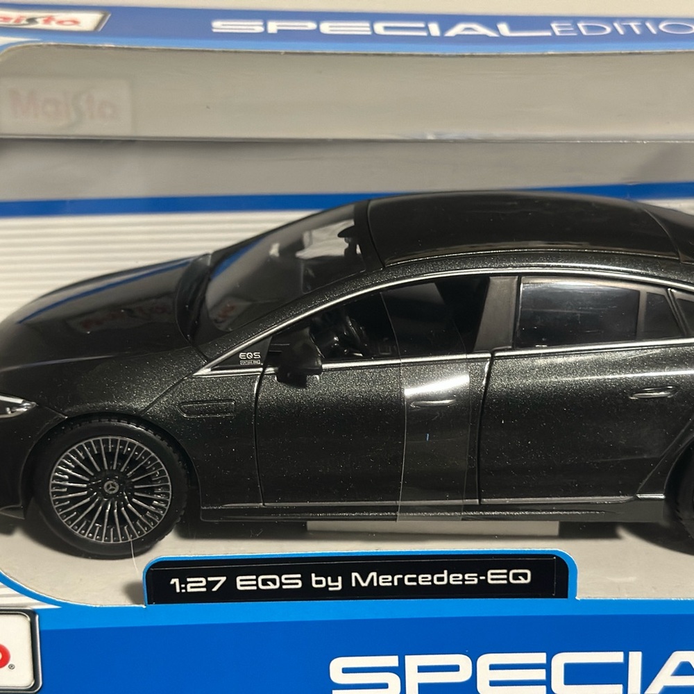 Black Mercedes-EQ 1:27 Scale Model Car - Picture 3 of 3